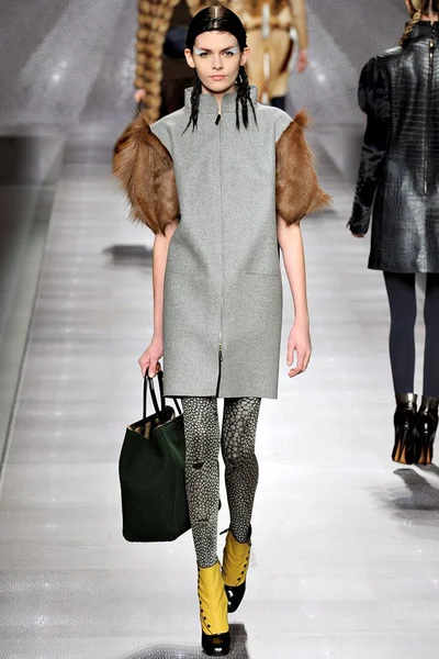 Look 15